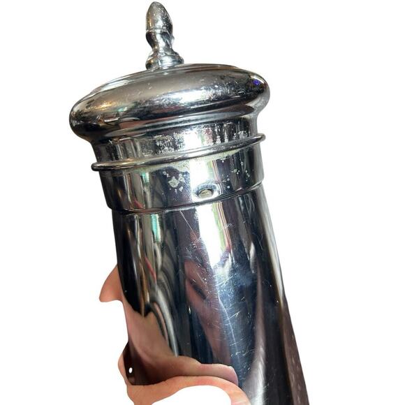 1930's Foreman Brothers Chrome Cocktail Shaker with Recipes On The Bottom - Picture 9 of 12